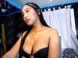 Freechat hillary-queen on CamSoda