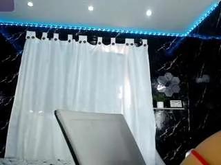 Freechat hillary-queen on CamSoda