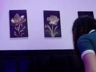 Freechat hornysweetebony on CamSoda