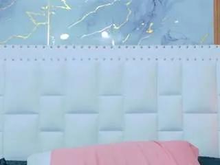 Freechat hornysweetebony on CamSoda