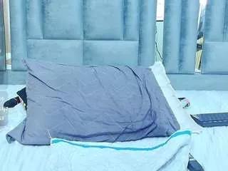 Freechat hornysweetebony on CamSoda