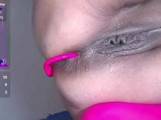 Offline hotmilfsquirt on CamSoda