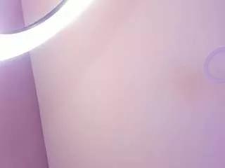 hottieminee on CamSoda 