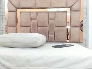 Offline karol-lewiss on CamSoda