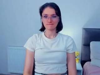 katlynbarrale — wanna see my boobs? [88 tokens remaining]