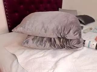 Offline khloecutee on CamSoda