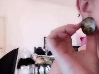 Offline kisica on CamSoda