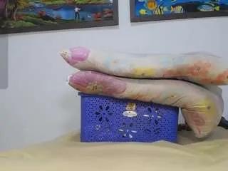 Freechat laura-vega on CamSoda