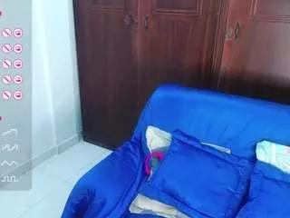 Freechat laura-vega on CamSoda