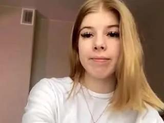 leandraliptak — Take off my top and jump in my bra [107 tokens remaining]