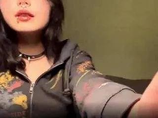 lilarobidoux on CamSoda 