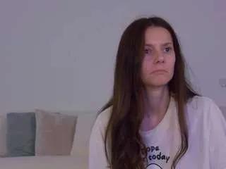 Freechat lilyroselyn on CamSoda