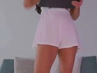 Freechat lilyroselyn on CamSoda