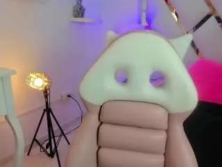 little-mommy on CamSoda 