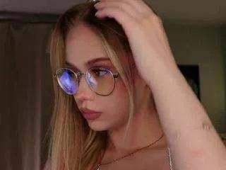 Offline lornaacors on CamSoda