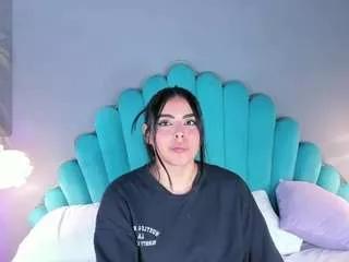 Freechat lovelyeyess on CamSoda