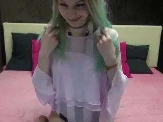 Freechat luxskye on CamSoda