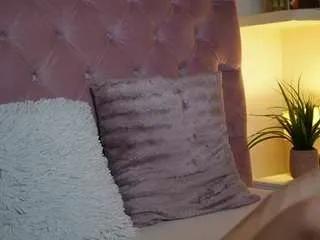 Offline maiamini on CamSoda