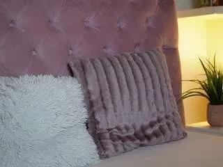 Offline maiamini on CamSoda