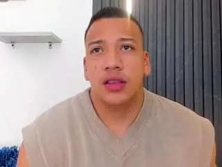 Offline max-turner1 on CamSoda