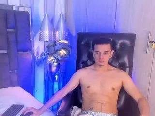 Freechat maxibenetti on CamSoda