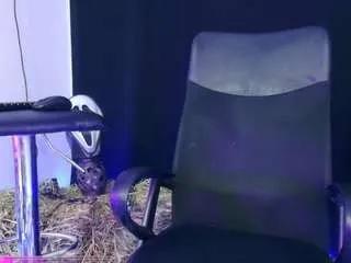 Freechat maxibenetti on CamSoda