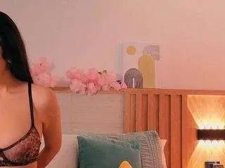 Freechat miadesire on CamSoda