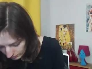 Freechat nadinesensual on CamSoda