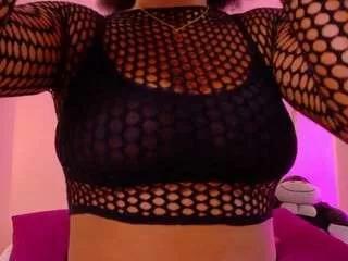 Freechat nickybanks1 on CamSoda