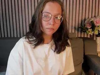 noora-moore on CamSoda 