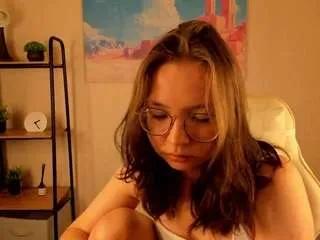 noora-moore on CamSoda 