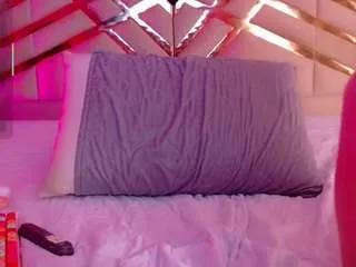 Offline playfulcurvyy on CamSoda