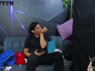 Freechat playsgirlhot on CamSoda