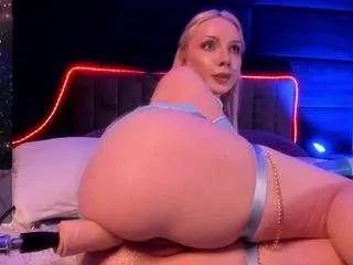 Freechat poppymichaelson on CamSoda