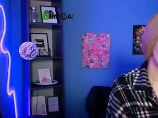 Freechat pure-angel1 on CamSoda