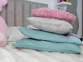 Offline queen-antonella-oficial on CamSoda