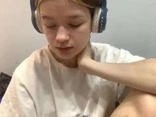 rosinamcwhirter — Suck my finger [20 tokens remaining]