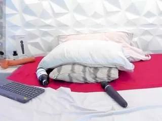 Offline salem-cute on CamSoda