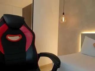 samantha-17 on CamSoda 