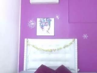 Freechat sexy-tiny-sarah on CamSoda