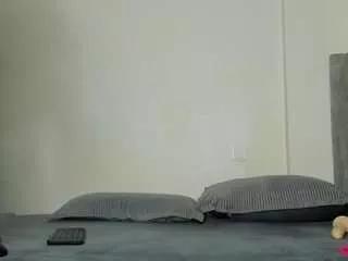 Offline sexyariah on CamSoda