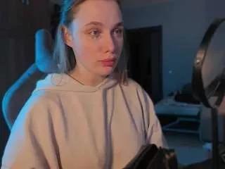 Offline shortydi on CamSoda