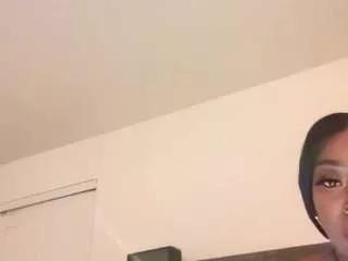 Freechat skyyblack on CamSoda