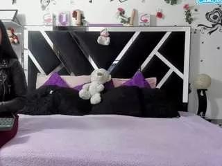 Freechat thedreamgirlss on CamSoda