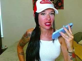 Offline tighttinymilf on CamSoda