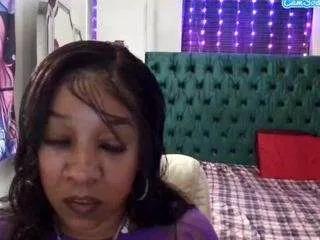 Freechat tinasnoww on CamSoda