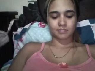 Freechat trianabell on CamSoda