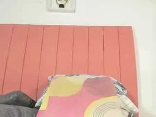 Offline valenrose0 on CamSoda