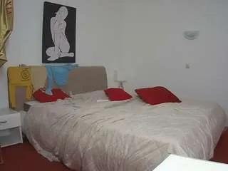 Offline voyeurcam-julmodels-reallife-2 on CamSoda