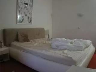 Offline voyeurcam-julmodels-reallife-2 on CamSoda